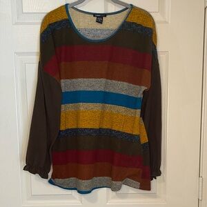Robert Louis long sleeve top 
Size medium